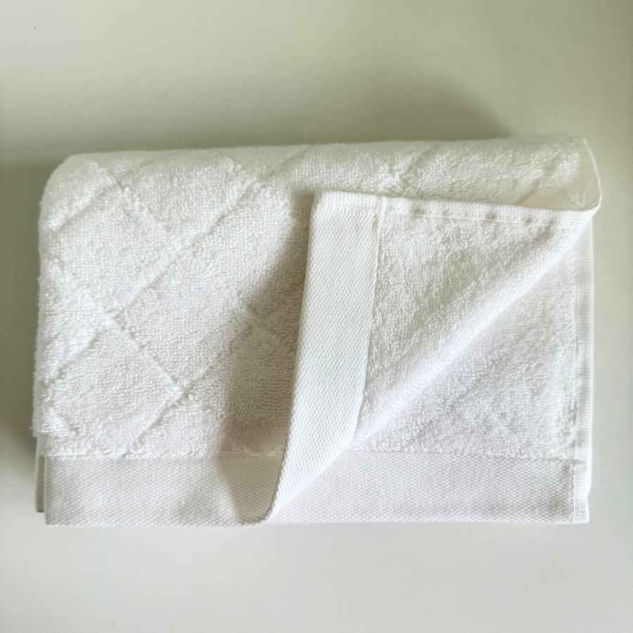GIFT - Petite Serviette de Toilette Guinot