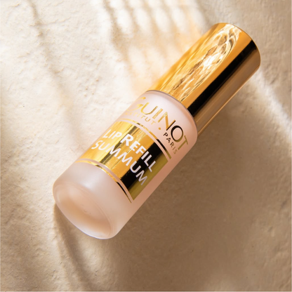Lip Refill Summum Guinot présenté sur un fond beige texturé