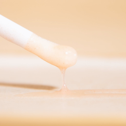 Texture huile-gloss du Lip Refill Summum Guinot sur l’applicateur